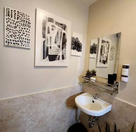 ユースホステル Don Seroy Backpackers Inn