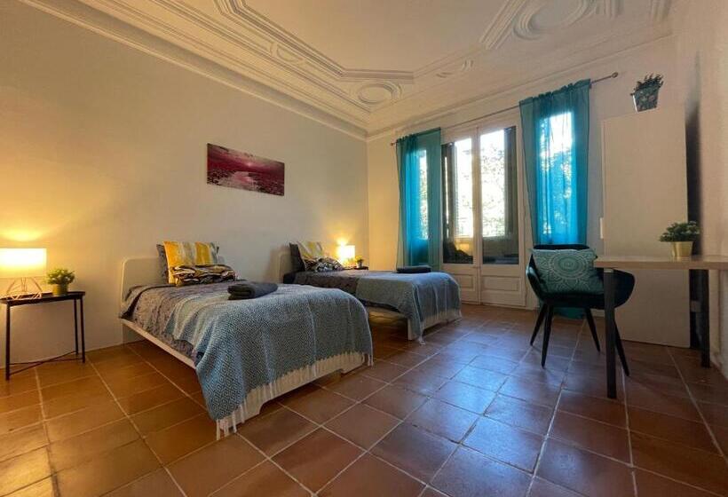 Общежитие Private Rooms By Arco De Triunfo