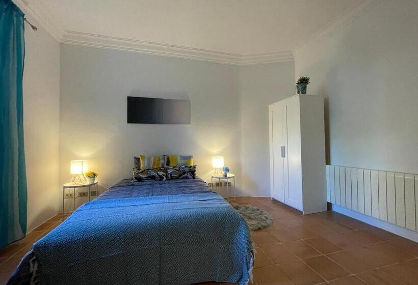 Общежитие Private Rooms By Arco De Triunfo