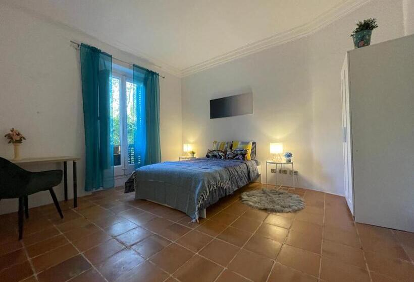 Общежитие Private Rooms By Arco De Triunfo