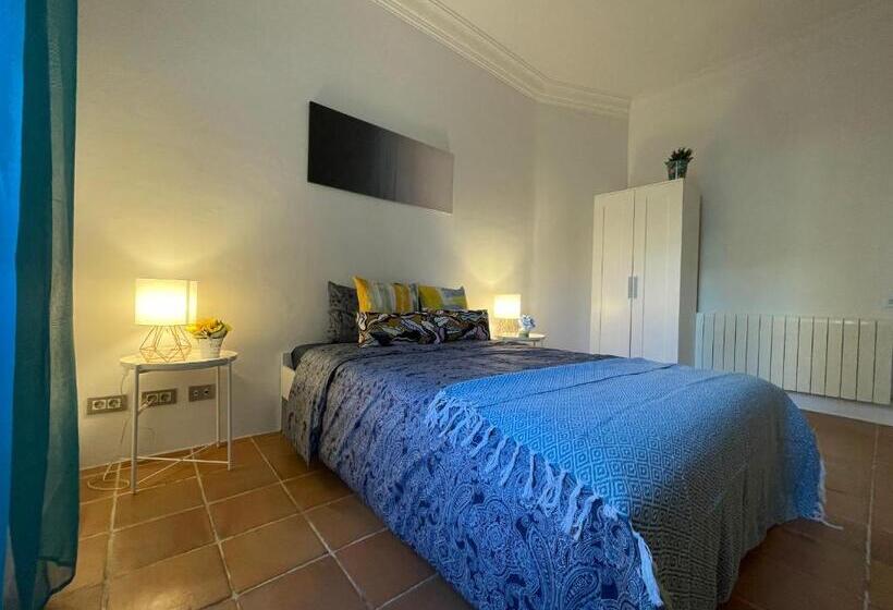 Общежитие Private Rooms By Arco De Triunfo