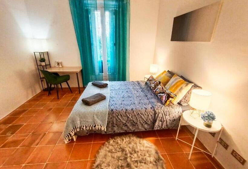 Общежитие Private Rooms By Arco De Triunfo