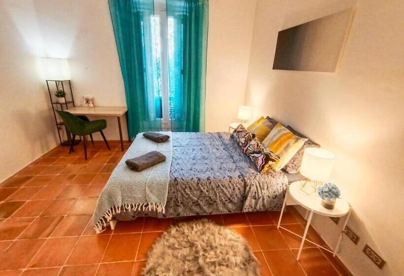 Общежитие Private Rooms By Arco De Triunfo