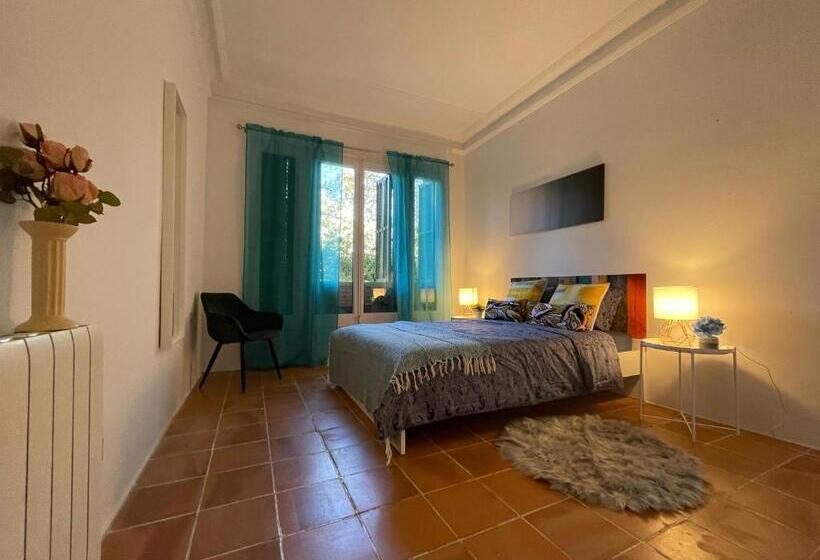 Общежитие Private Rooms By Arco De Triunfo