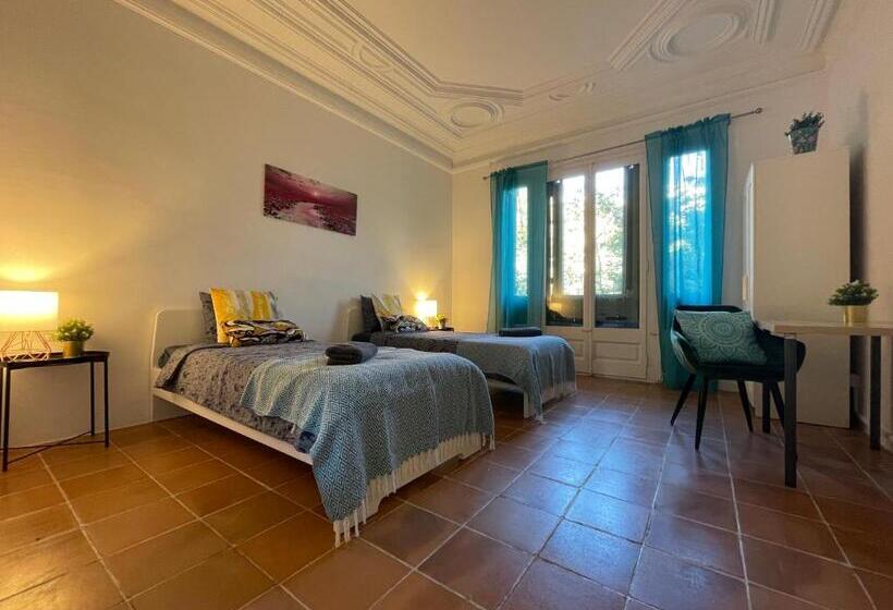 Общежитие Private Rooms By Arco De Triunfo