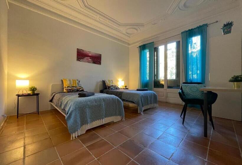 Общежитие Private Rooms By Arco De Triunfo