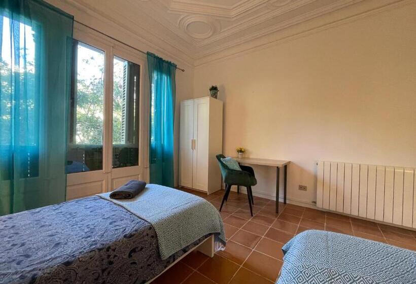 Общежитие Private Rooms By Arco De Triunfo