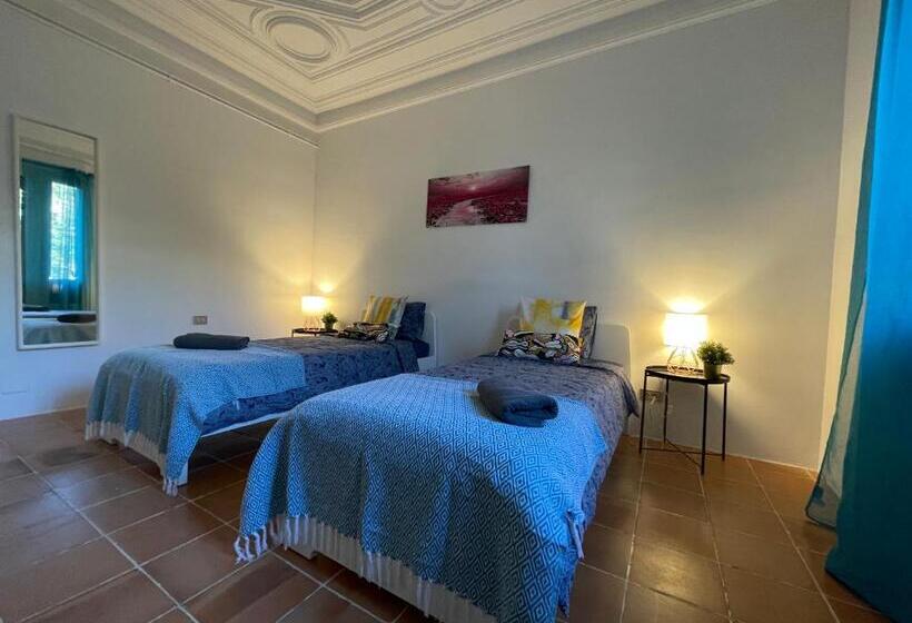 Общежитие Private Rooms By Arco De Triunfo