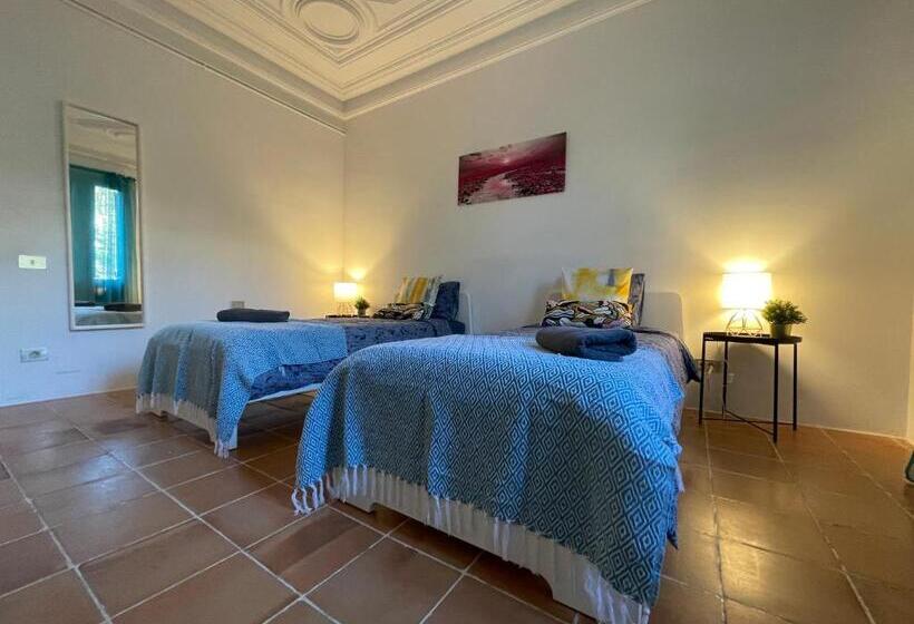 Общежитие Private Rooms By Arco De Triunfo