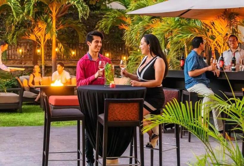 هاستل Spacious & Luxurious King Suite At Los Cabos