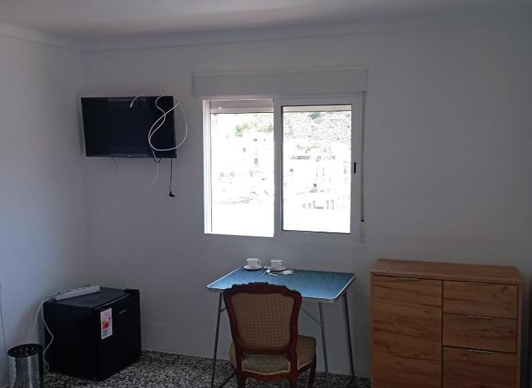 تختخواب و صبحانه Albergue Hostel Socios