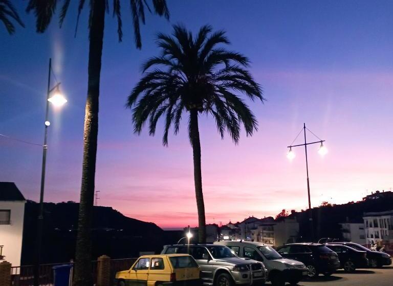 تختخواب و صبحانه Albergue Hostel Socios