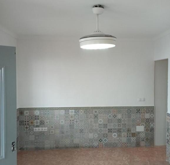 تختخواب و صبحانه Albergue Hostel Socios