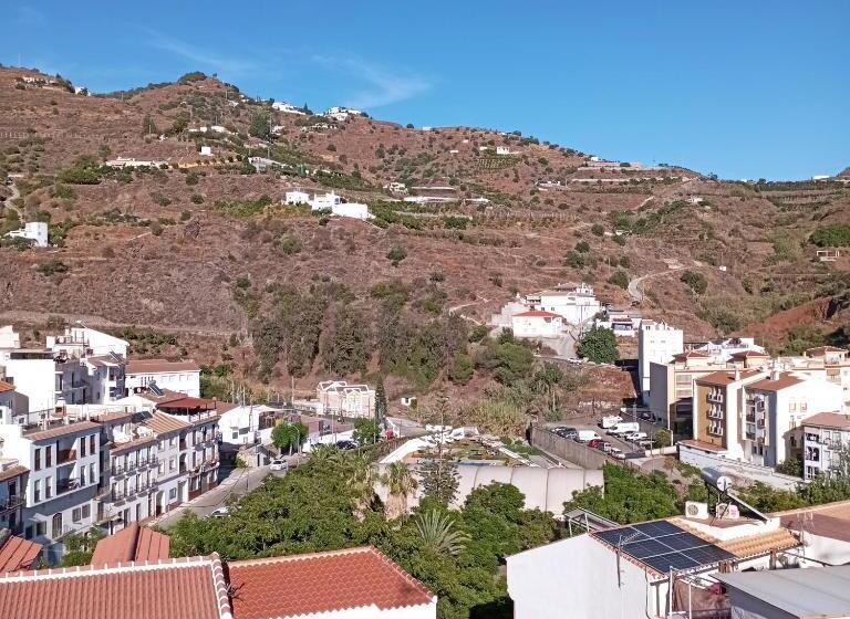 تختخواب و صبحانه Albergue Hostel Socios