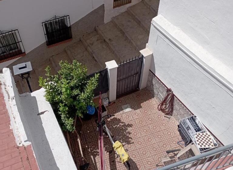 تختخواب و صبحانه Albergue Hostel Socios