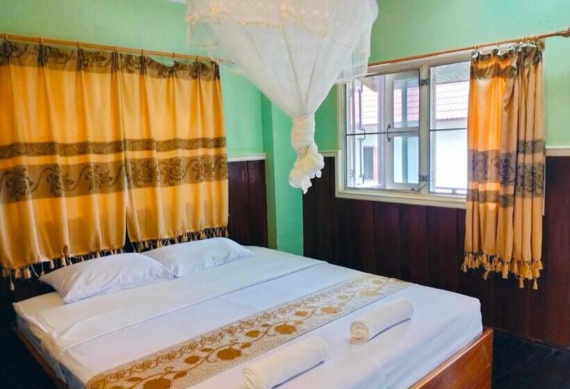 בית מלון כפרי Donkhone Long Stay Resort