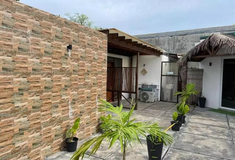 هتل Himeyn Beach Inn   Ocho Homes By Eight Continents