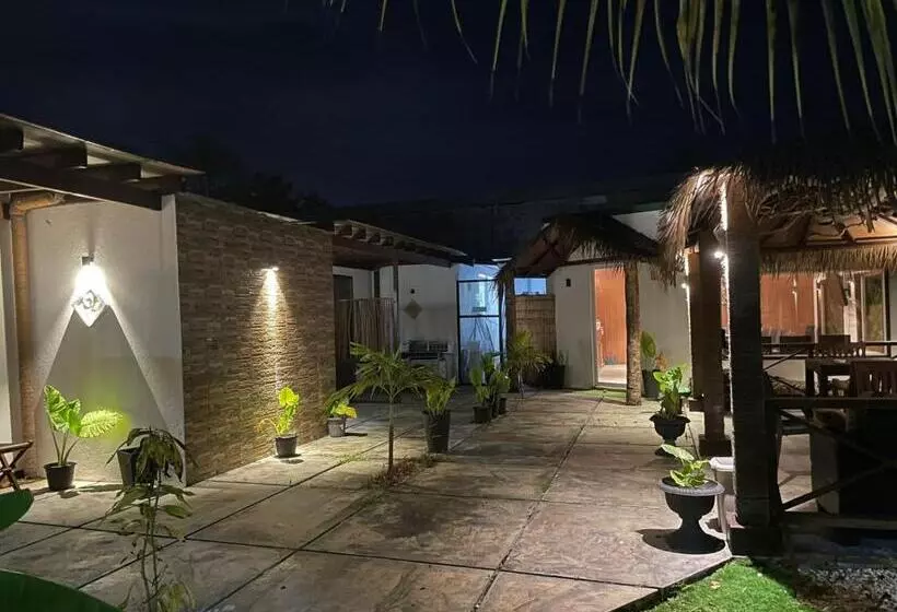 هتل Himeyn Beach Inn   Ocho Homes By Eight Continents