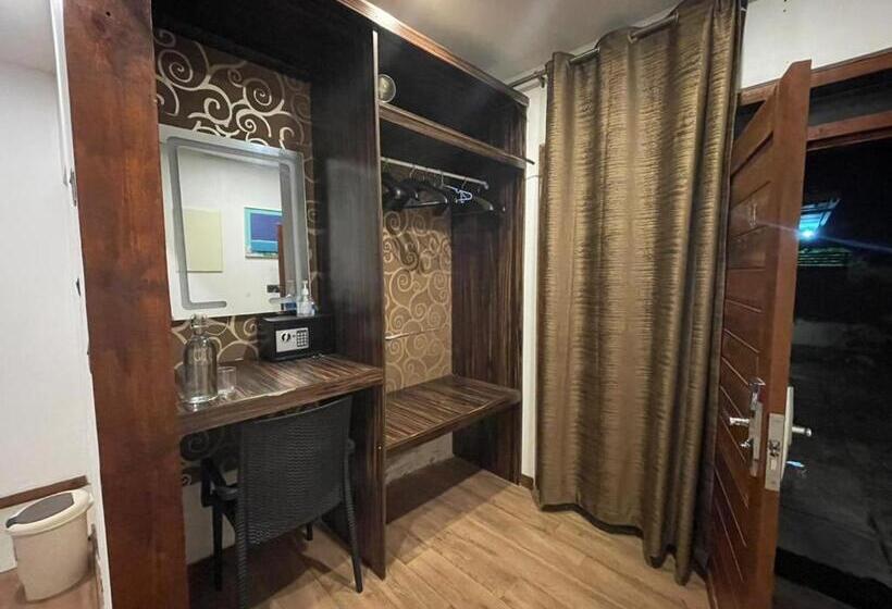 هتل Himeyn Beach Inn   Ocho Homes By Eight Continents