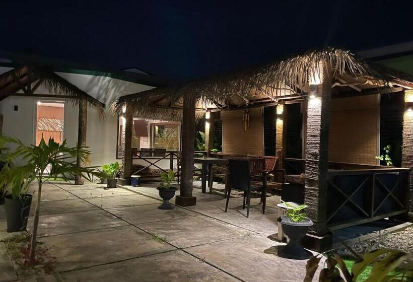 هتل Himeyn Beach Inn   Ocho Homes By Eight Continents