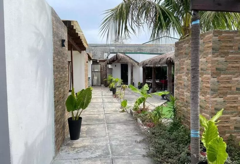 هتل Himeyn Beach Inn   Ocho Homes By Eight Continents