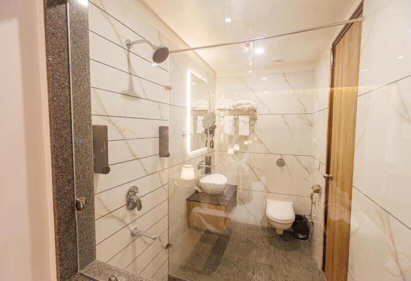 Mannat Residency By Io Hotels Near Golden Temple