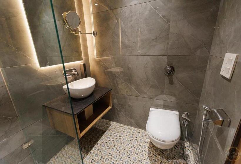 Mannat Residency By Io Hotels Near Golden Temple