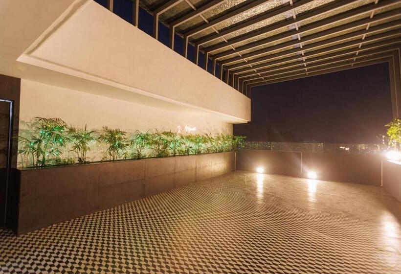 Mannat Residency By Io Hotels Near Golden Temple