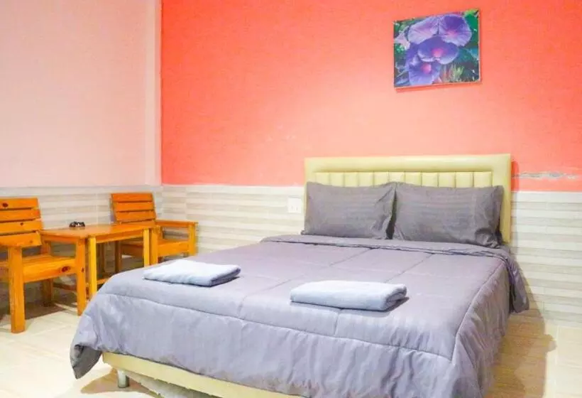 Hotelli The Moon Resort Phetchaburi