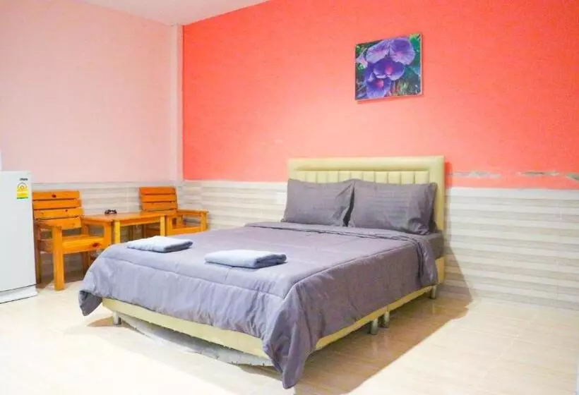 Hotelli The Moon Resort Phetchaburi