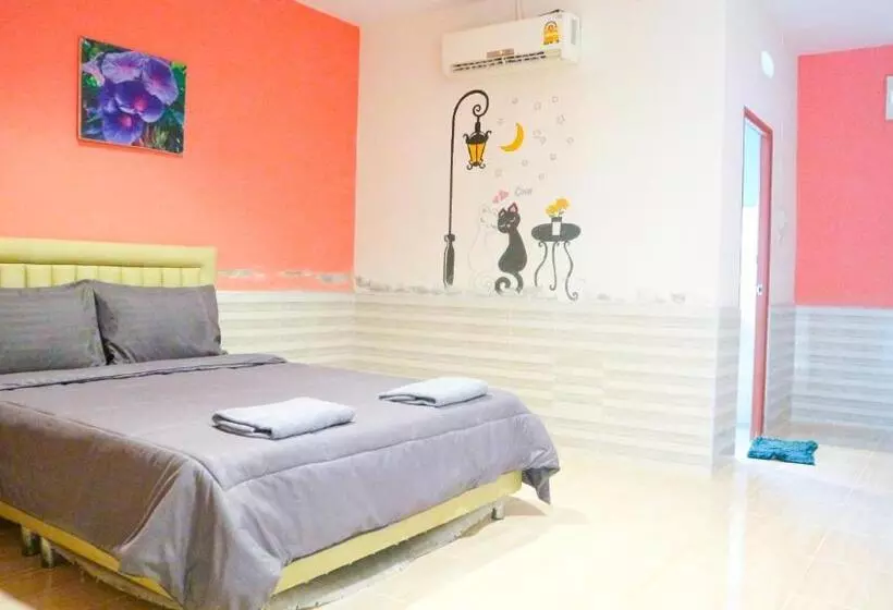 Hotelli The Moon Resort Phetchaburi