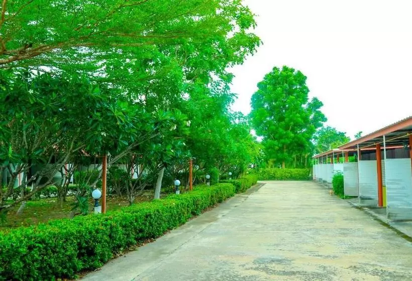 Hotelli The Moon Resort Phetchaburi