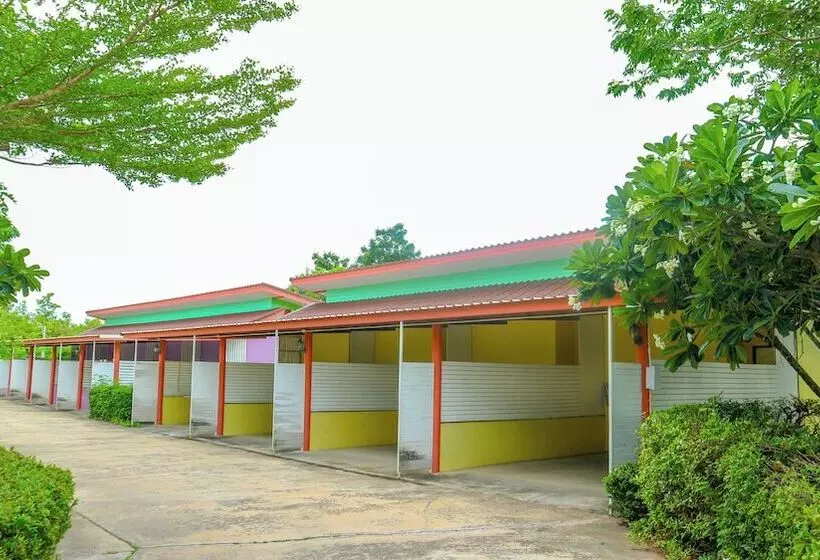 Hotelli The Moon Resort Phetchaburi