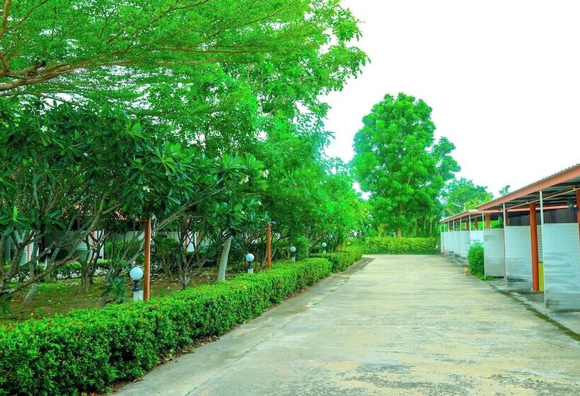 בית מלון כפרי The Moon Resort Phetchaburi