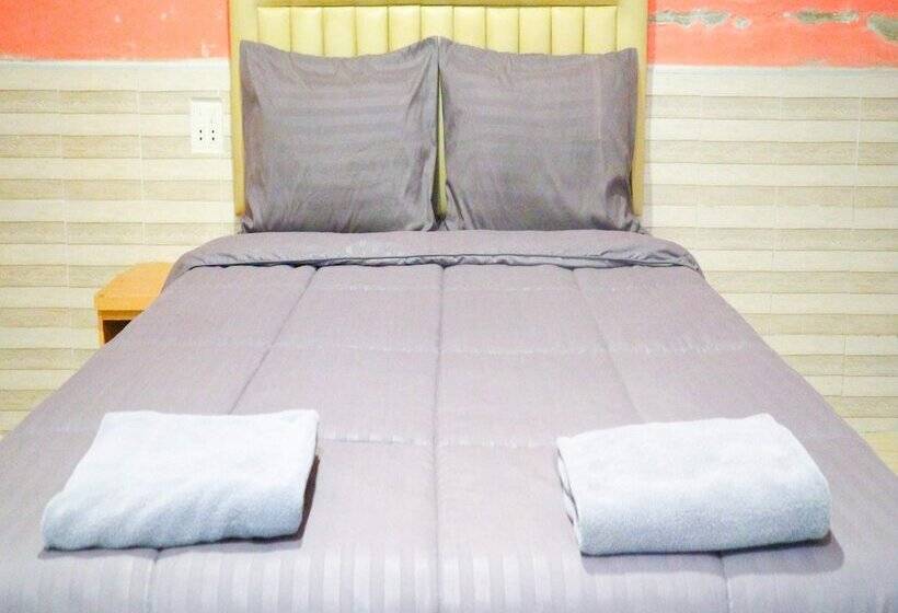 בית מלון כפרי The Moon Resort Phetchaburi