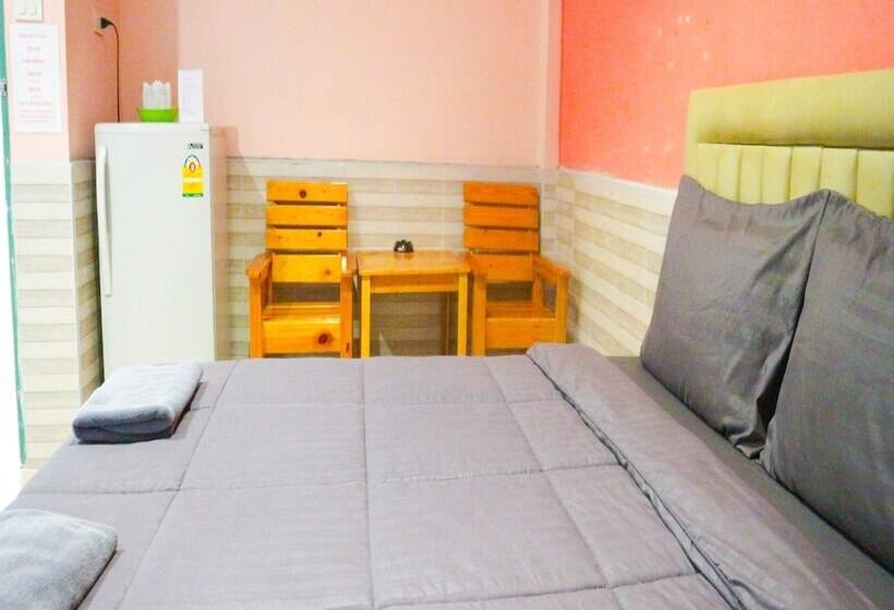 בית מלון כפרי The Moon Resort Phetchaburi