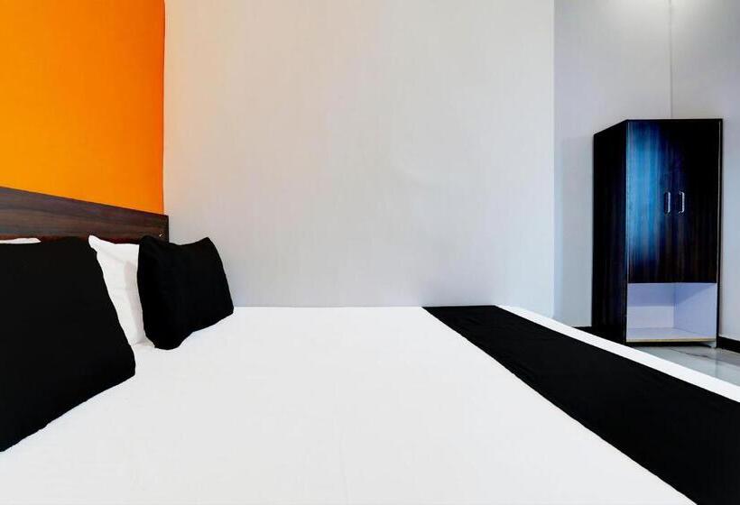 בית מלון כפרי Spot On Mg Plaza