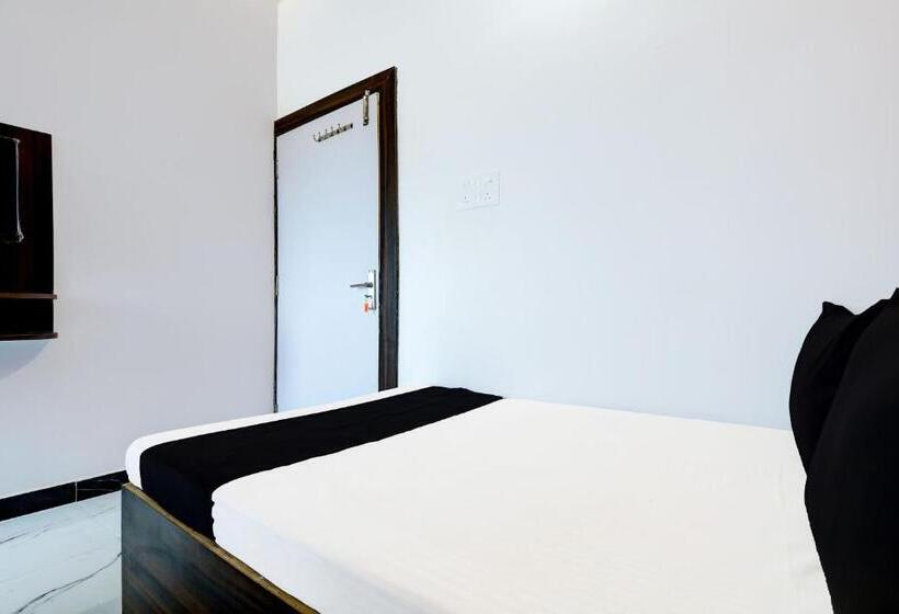 בית מלון כפרי Spot On Mg Plaza