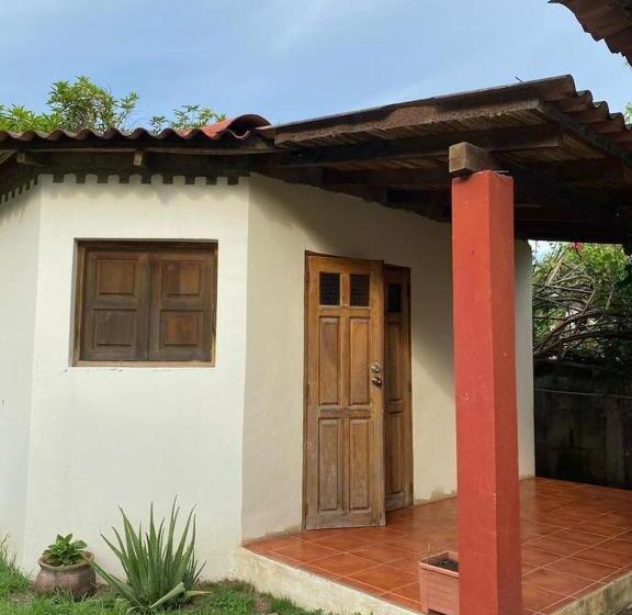 پانسیون Room In Cabin Beach Cabana Breakfast And Pool