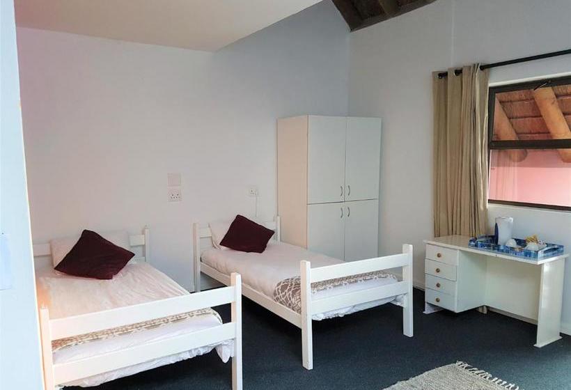 Общежитие St Francis Bay Backpackers