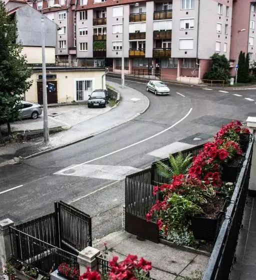 تختخواب و صبحانه Melior Szálló
