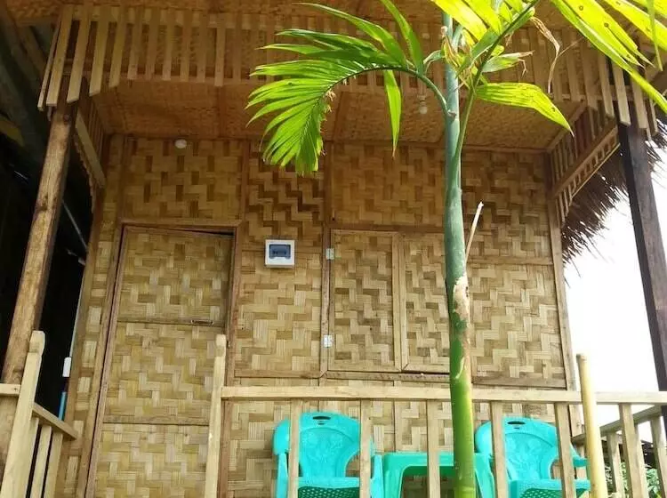 تختخواب و صبحانه Ngwe Saung Garden Guest House
