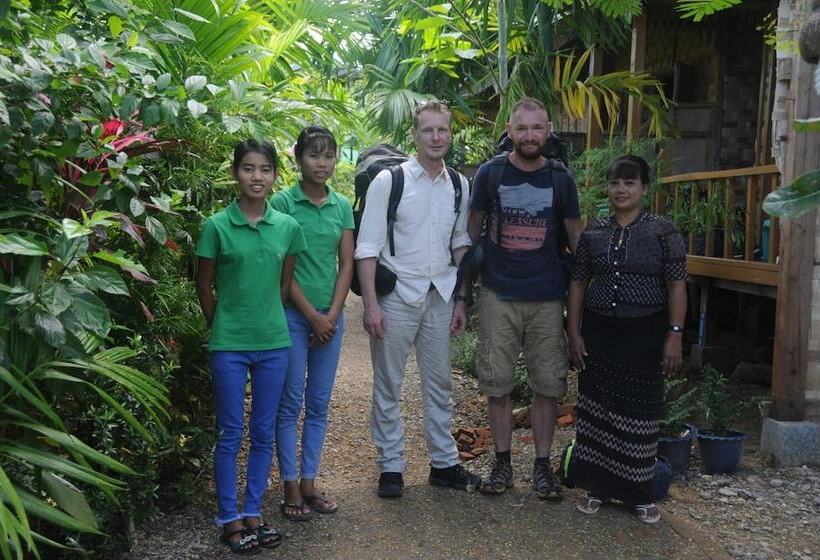 تختخواب و صبحانه Ngwe Saung Garden Guest House
