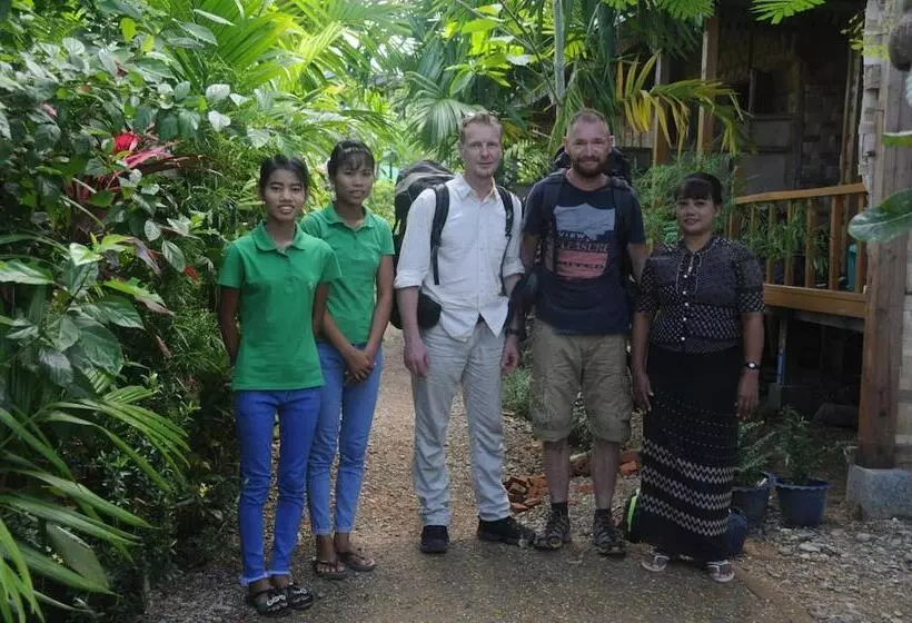 تختخواب و صبحانه Ngwe Saung Garden Guest House
