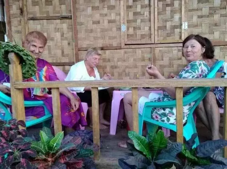 تختخواب و صبحانه Ngwe Saung Garden Guest House