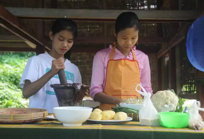 تختخواب و صبحانه Ngwe Saung Garden Guest House