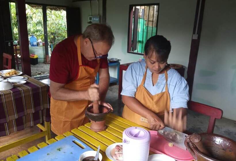 تختخواب و صبحانه Ngwe Saung Garden Guest House