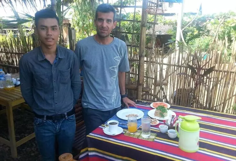 تختخواب و صبحانه Ngwe Saung Garden Guest House