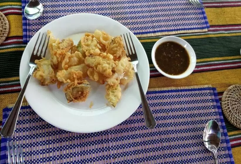 تختخواب و صبحانه Ngwe Saung Garden Guest House