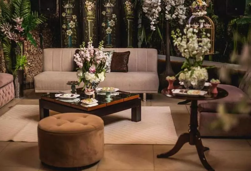 Casa Lolita Hotel Boutique